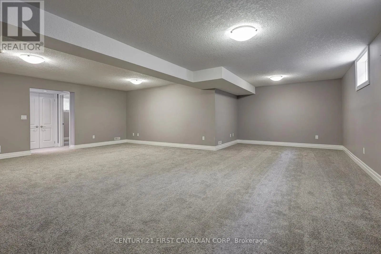 696 BENNETT CRESCENT