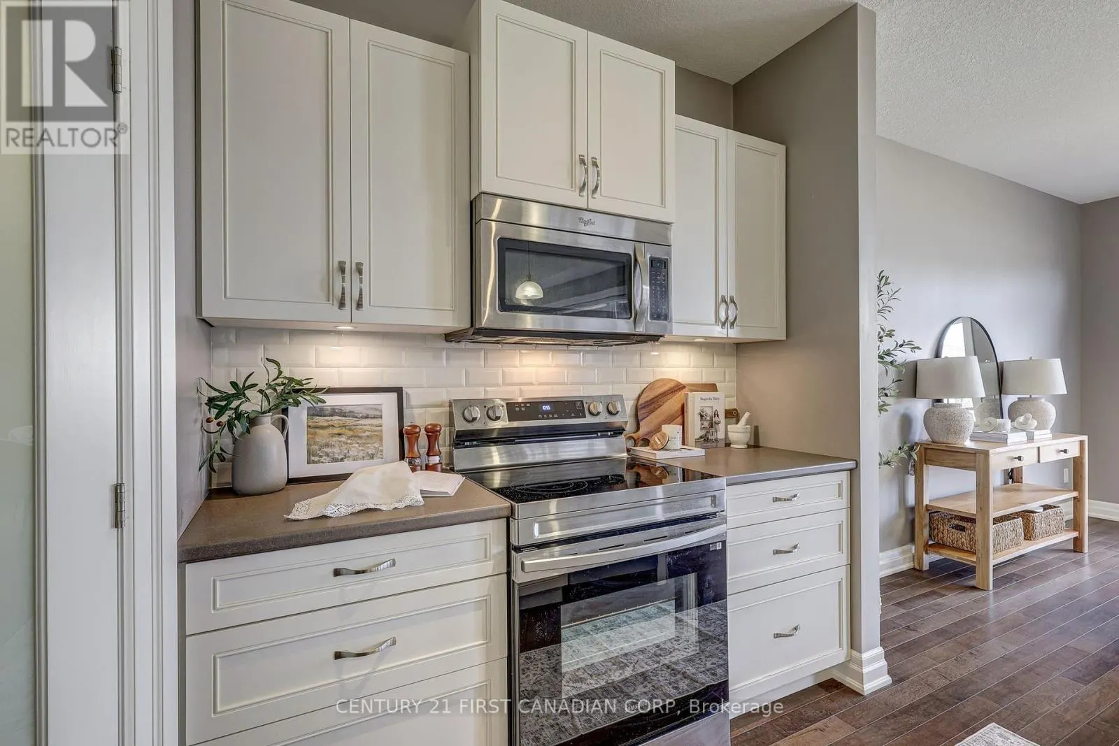 696 BENNETT CRESCENT