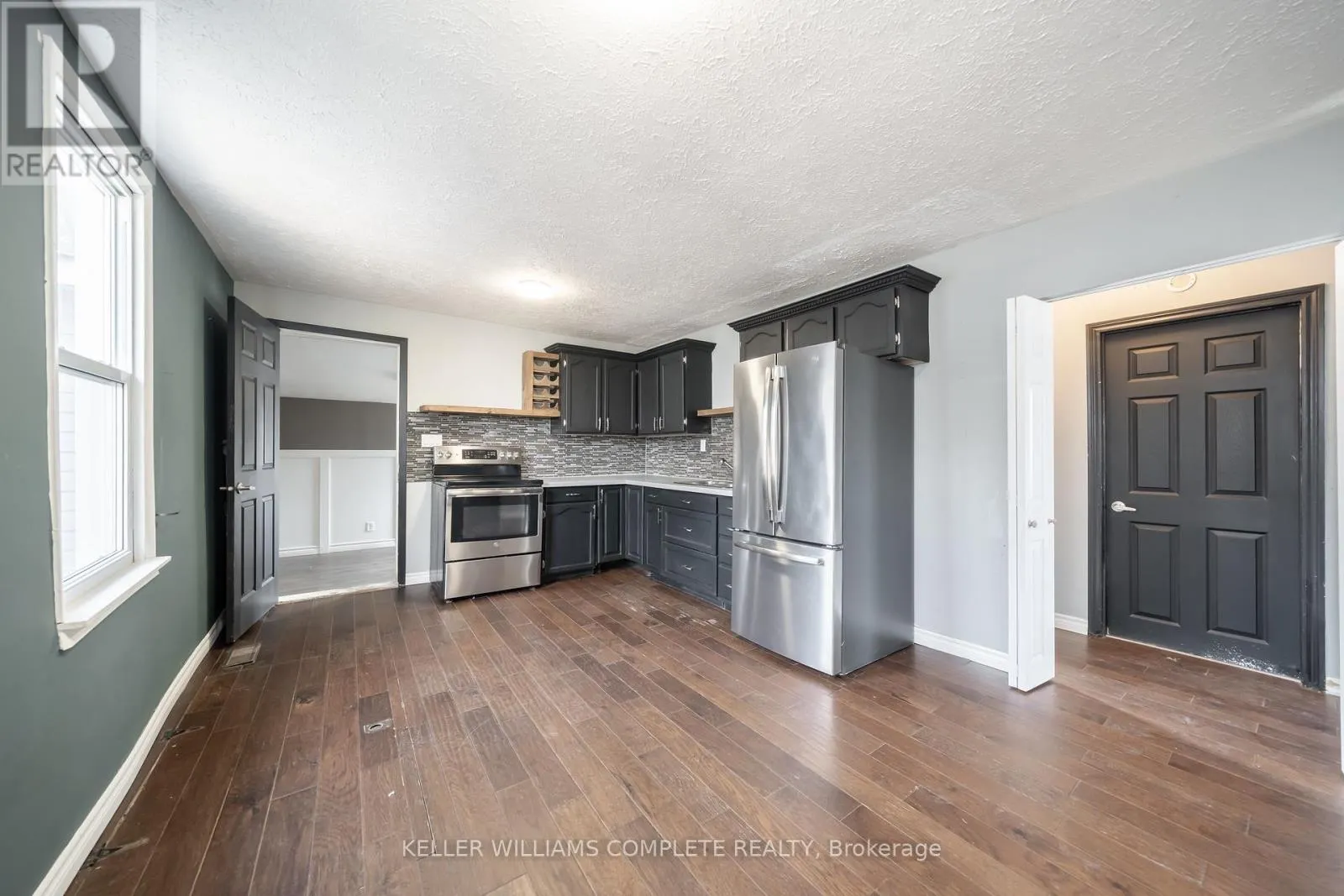 21 RENFREW STREET E