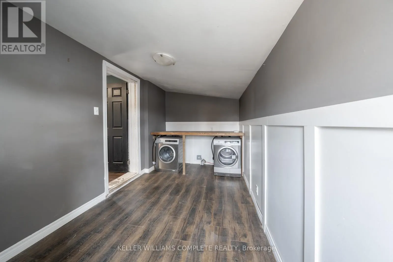 21 RENFREW STREET E