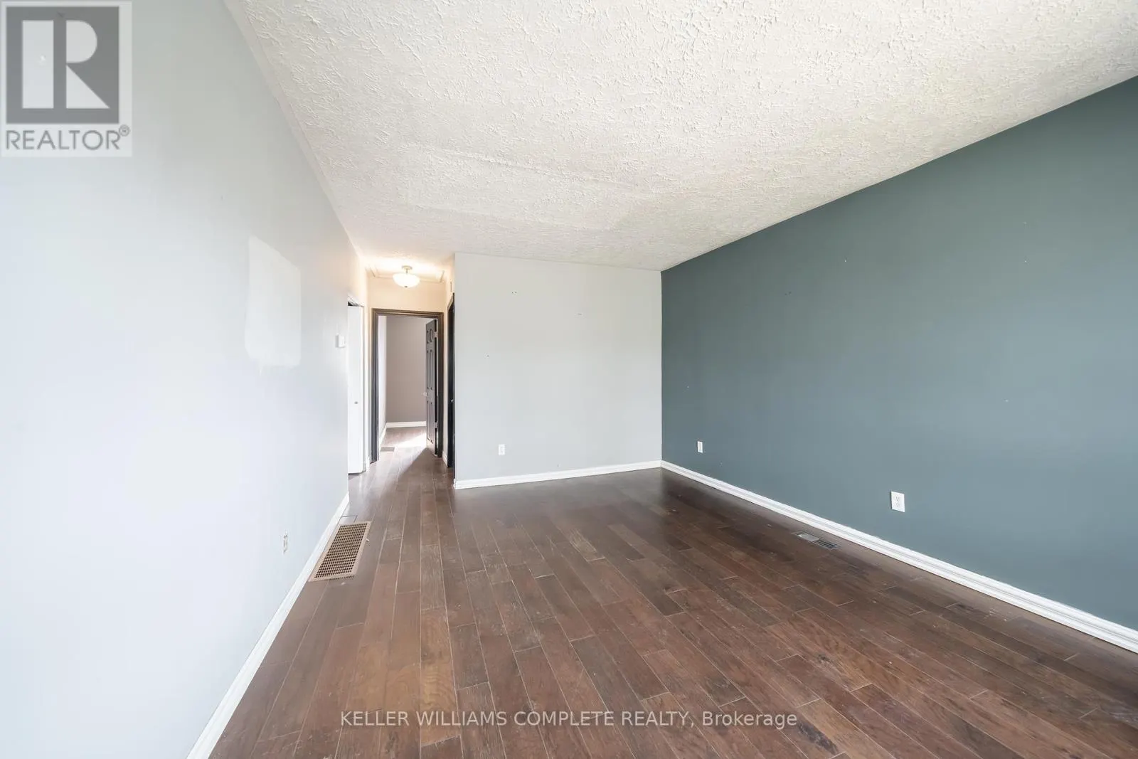 21 RENFREW STREET E