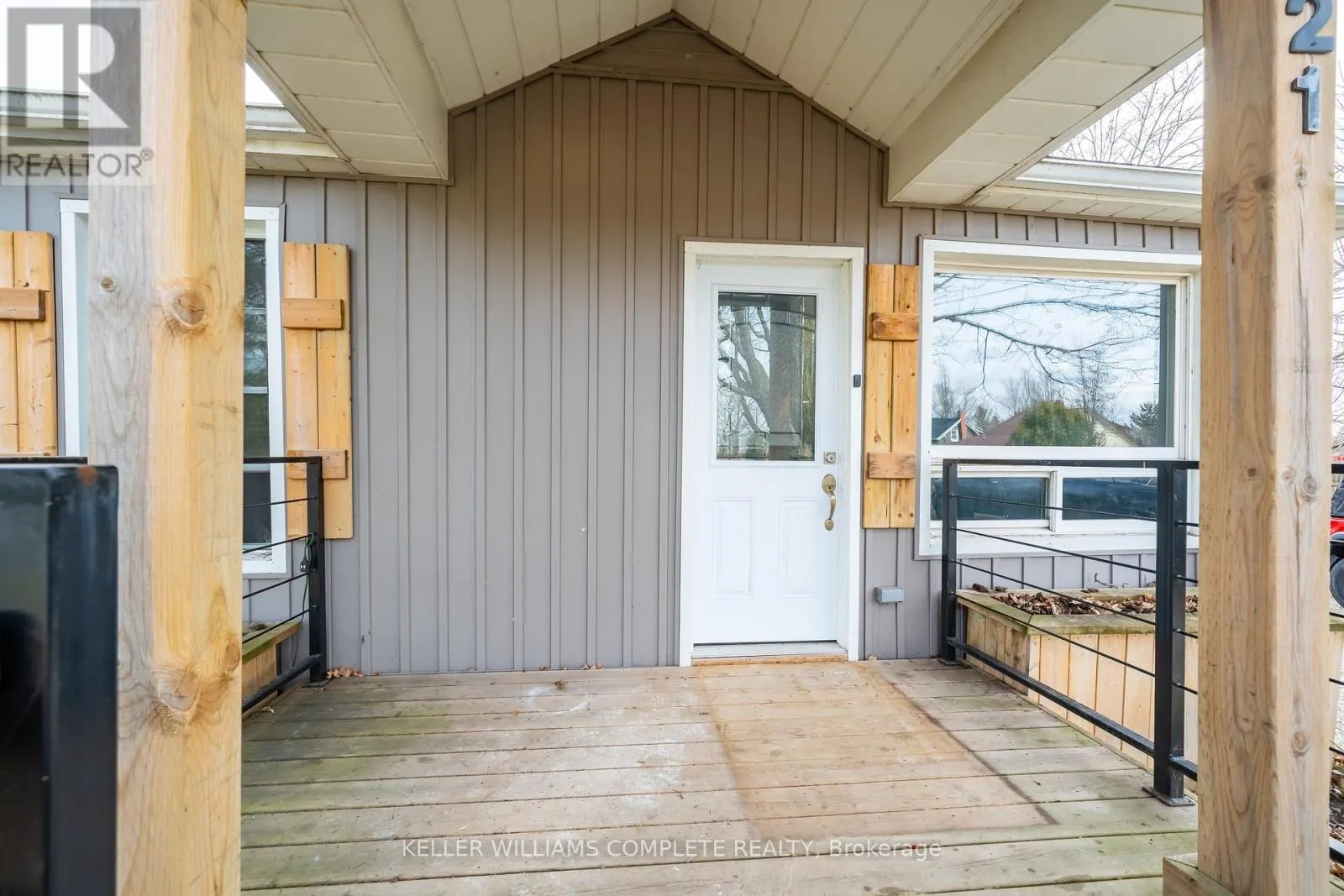 21 RENFREW STREET E