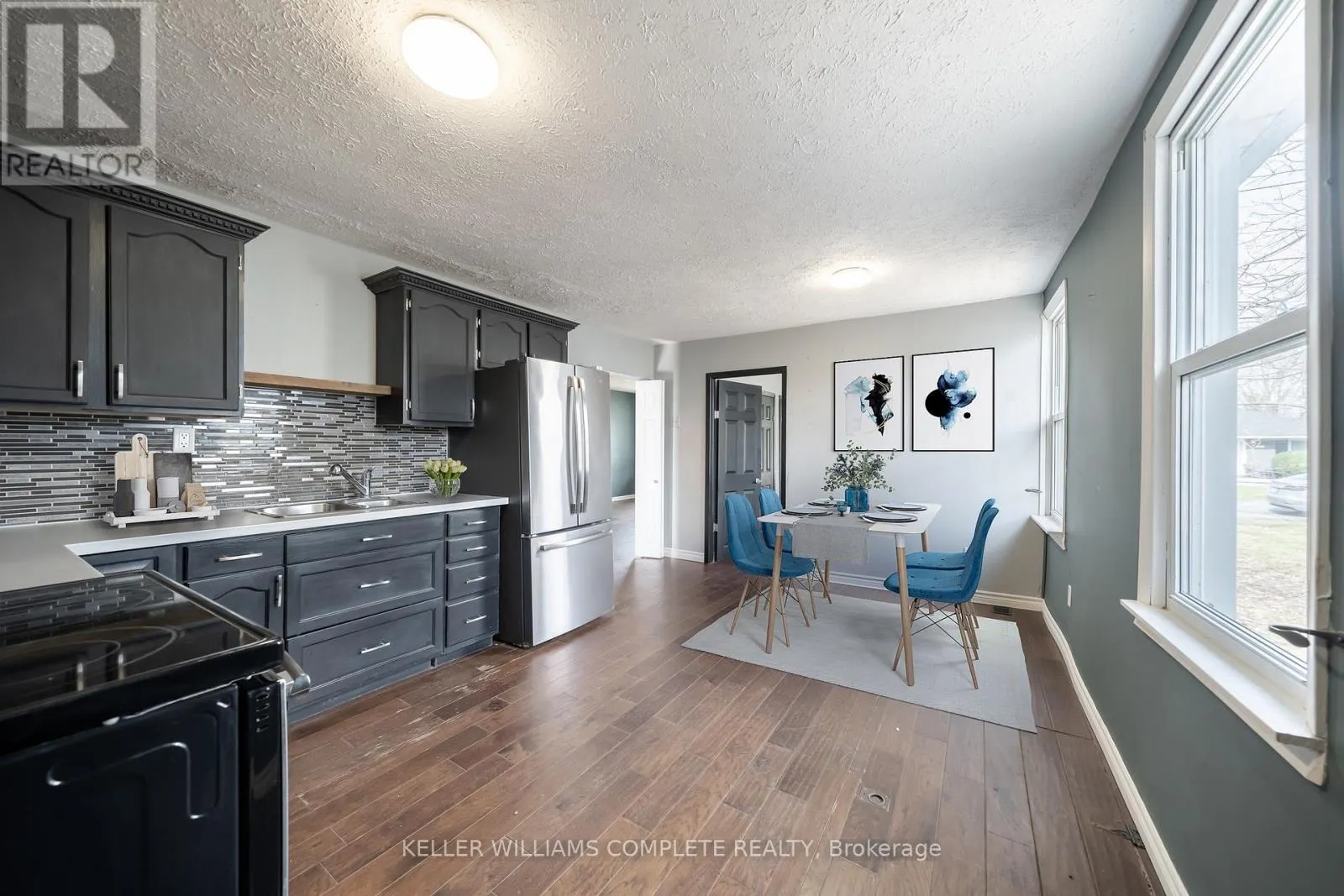 21 RENFREW STREET E