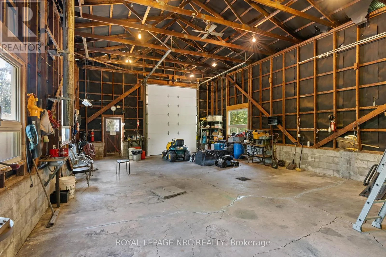 3433 ROBBINS AVENUE
