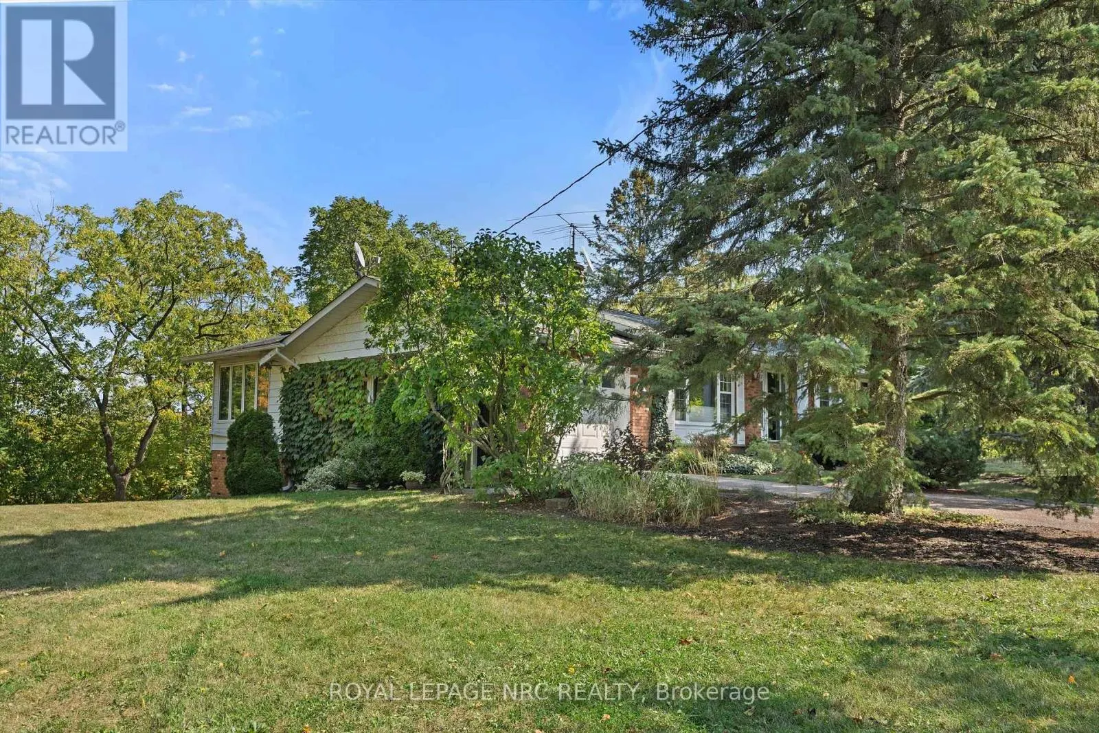 3433 ROBBINS AVENUE