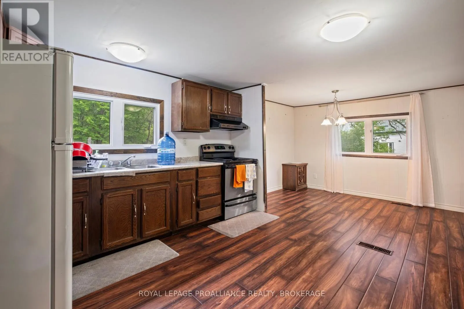 32 OLD RIVER ROAD