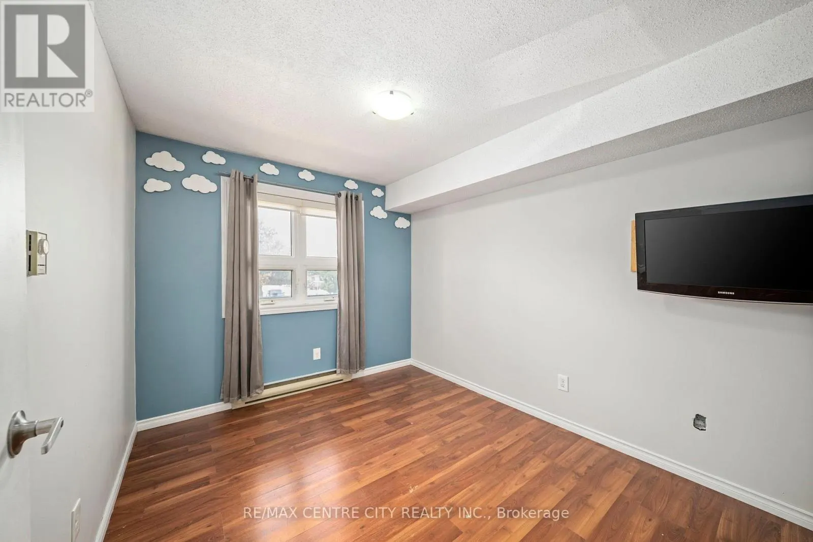 202 - 9 JACKSWAY CRESCENT, #202