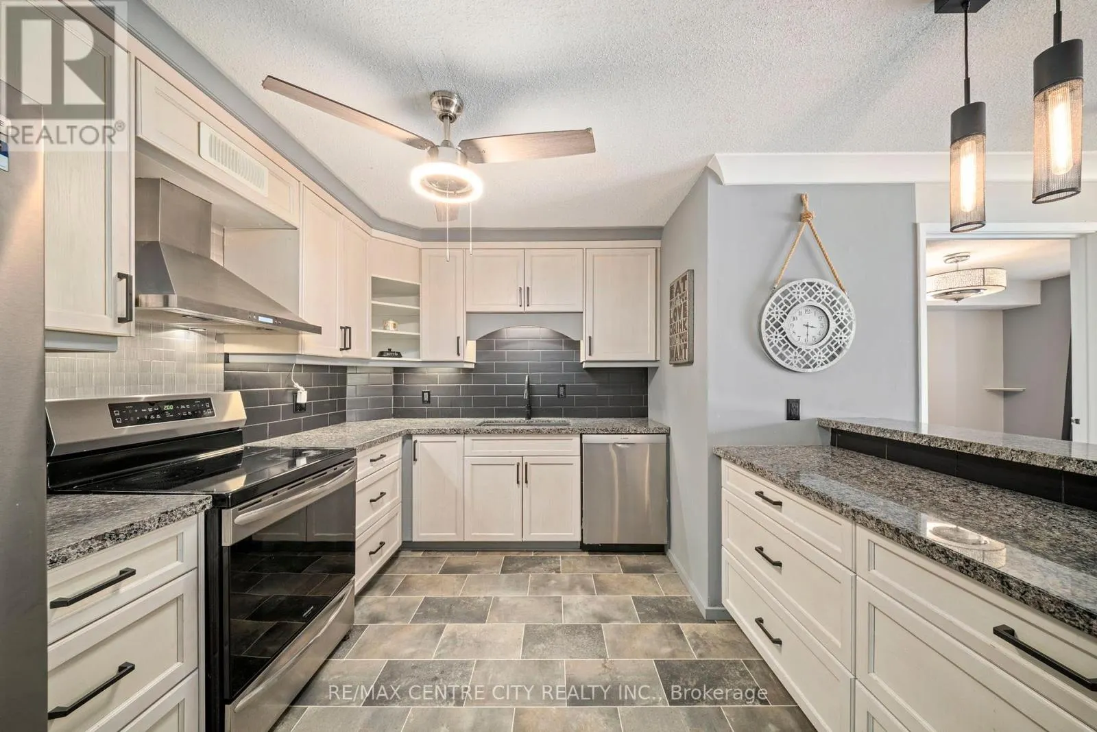 202 - 9 JACKSWAY CRESCENT, #202