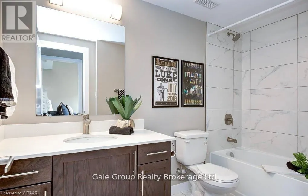 E2 - 439 ATHLONE AVENUE, #E2
