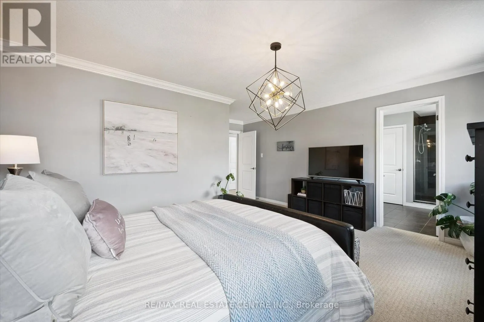 267 HARDCASTLE DRIVE