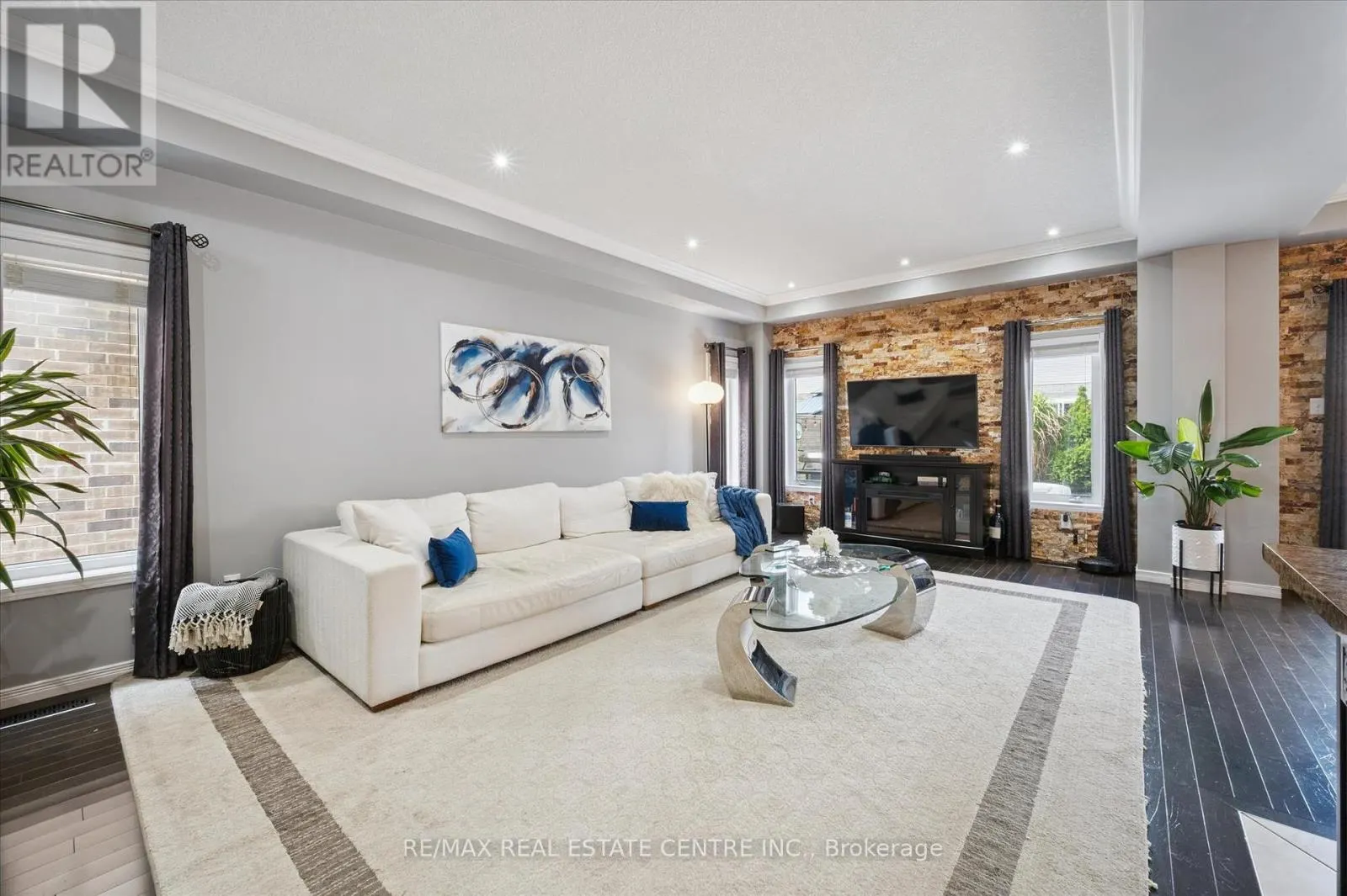 267 HARDCASTLE DRIVE