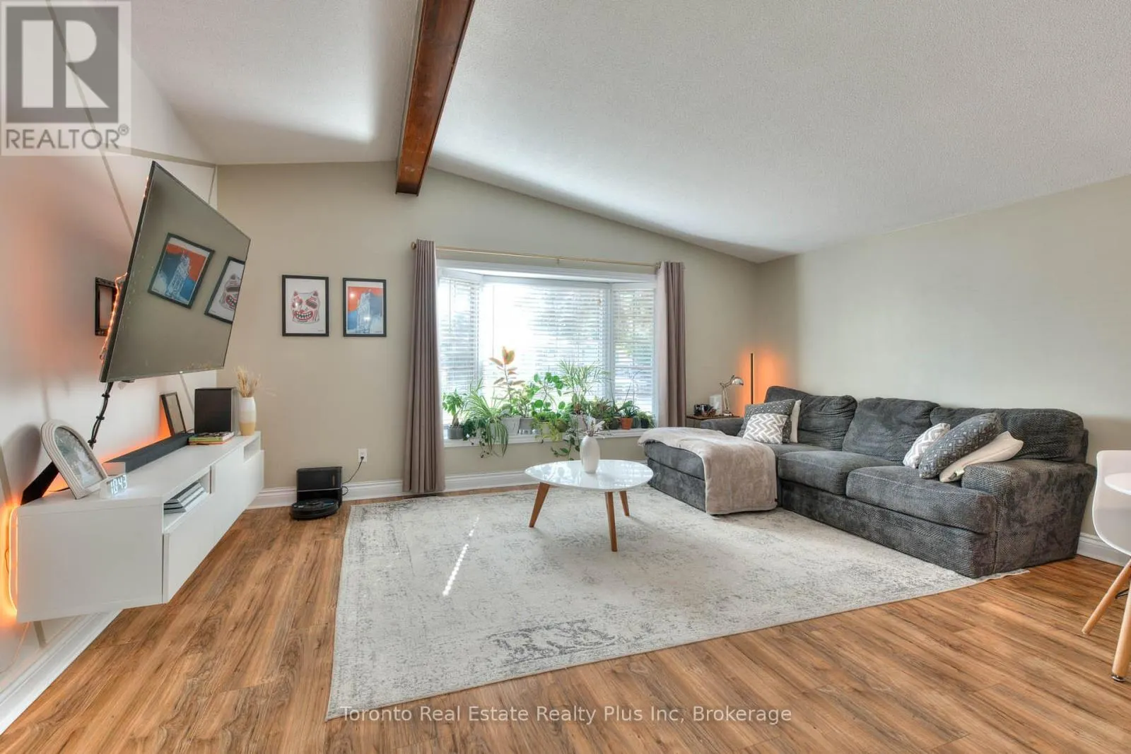 62 GREENDALE CRESCENT