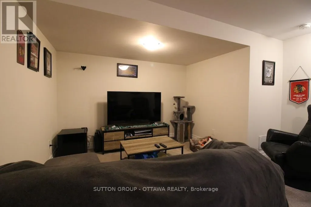303 RUE DE L ETANG STREET