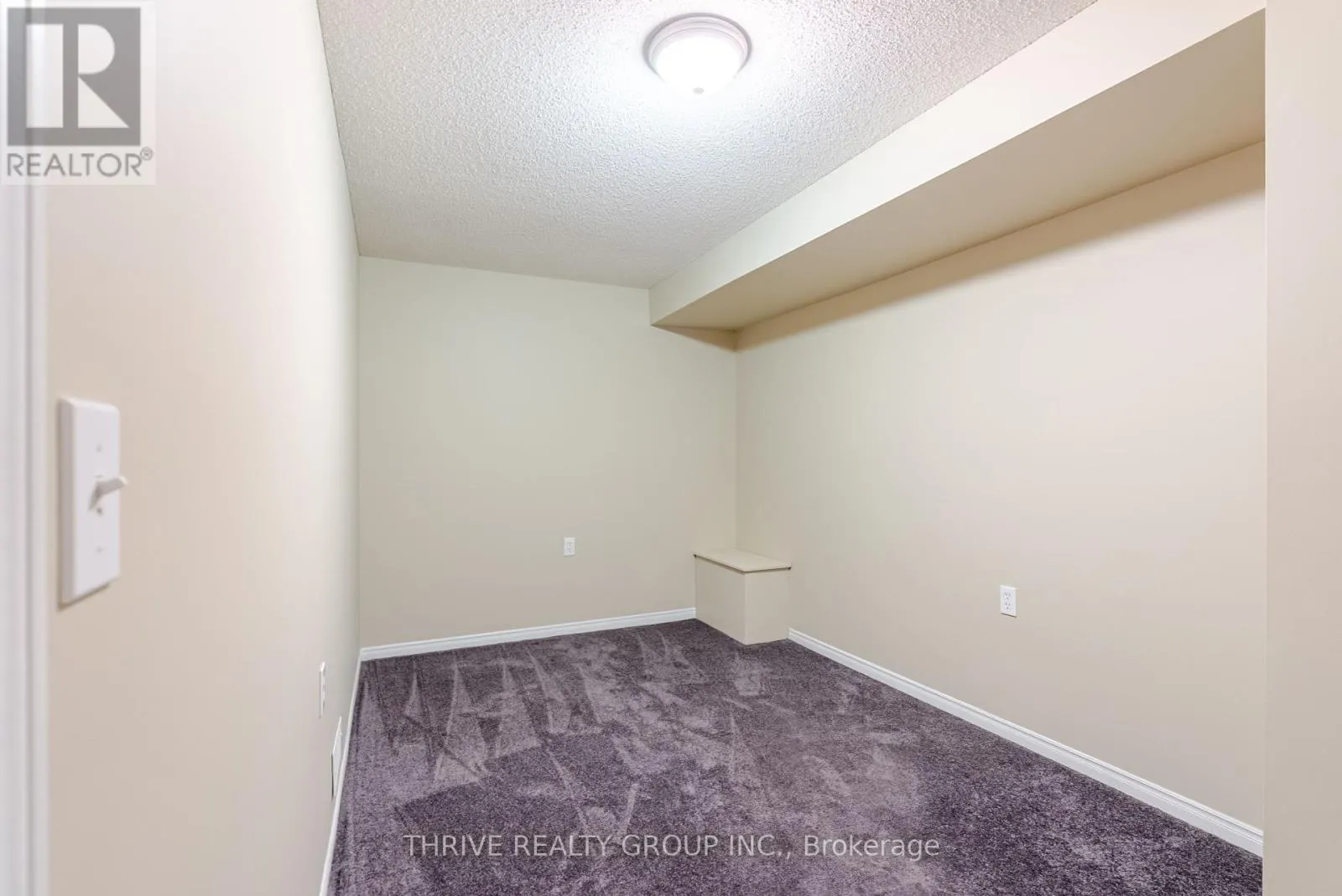 15 - 875 THISTLEDOWN WAY, #15