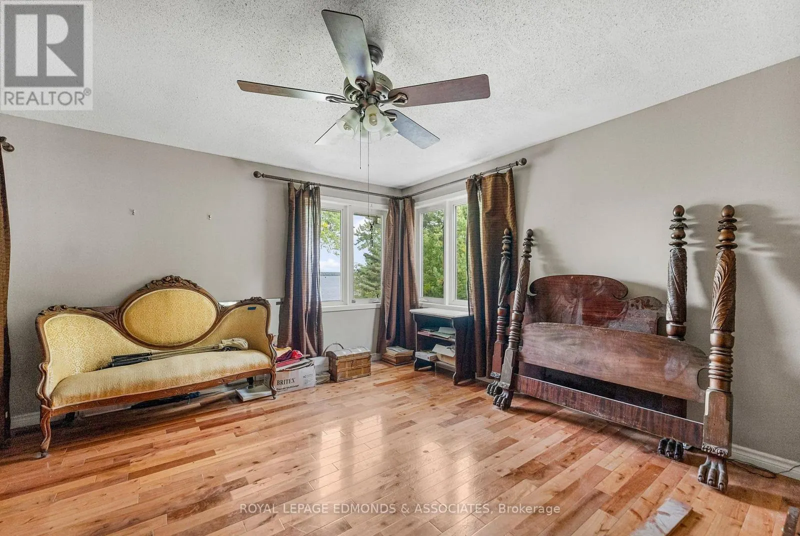1095 MOUNTAINVIEW DRIVE