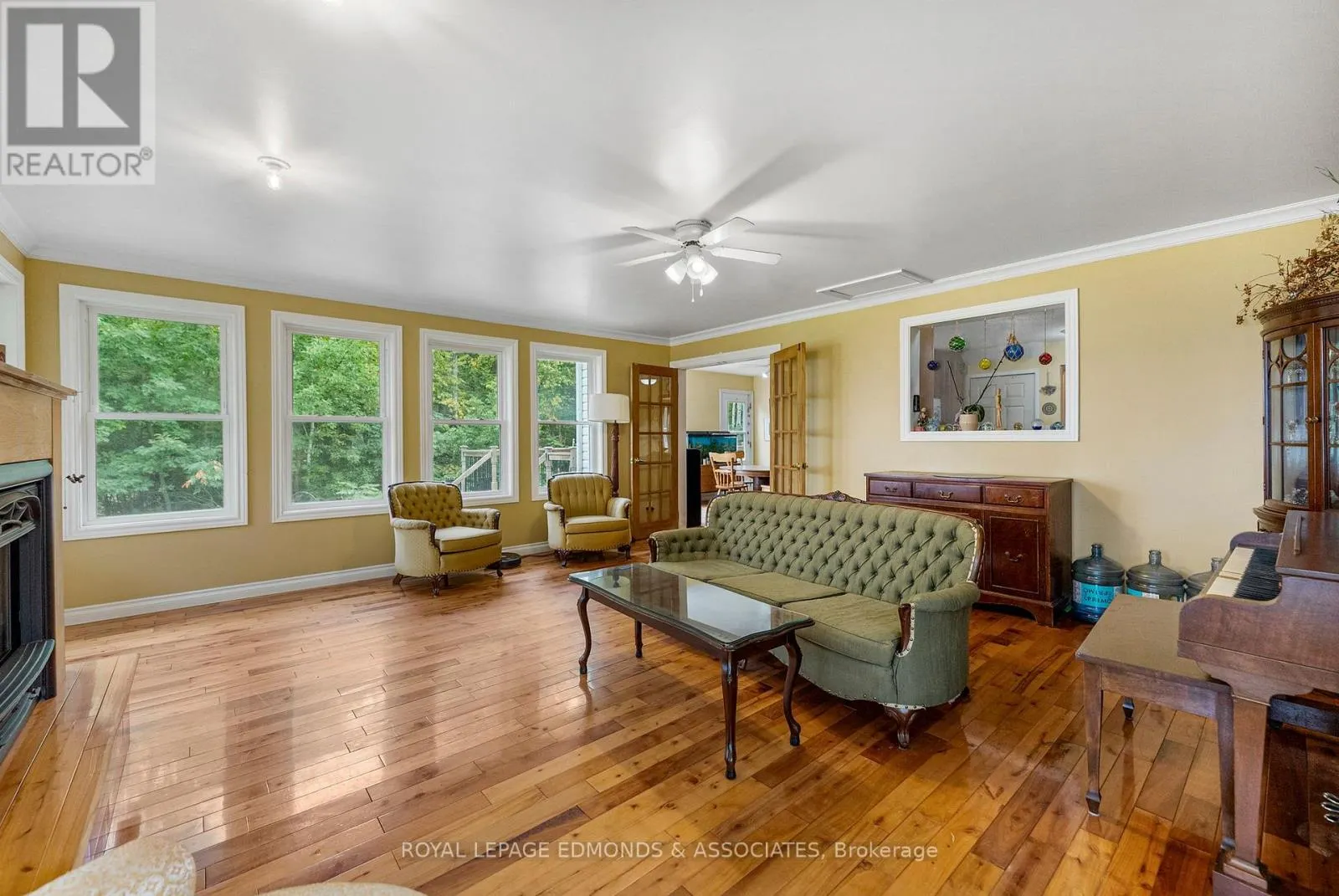 1095 MOUNTAINVIEW DRIVE