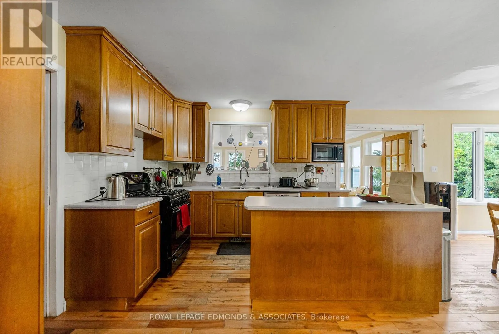 1095 MOUNTAINVIEW DRIVE