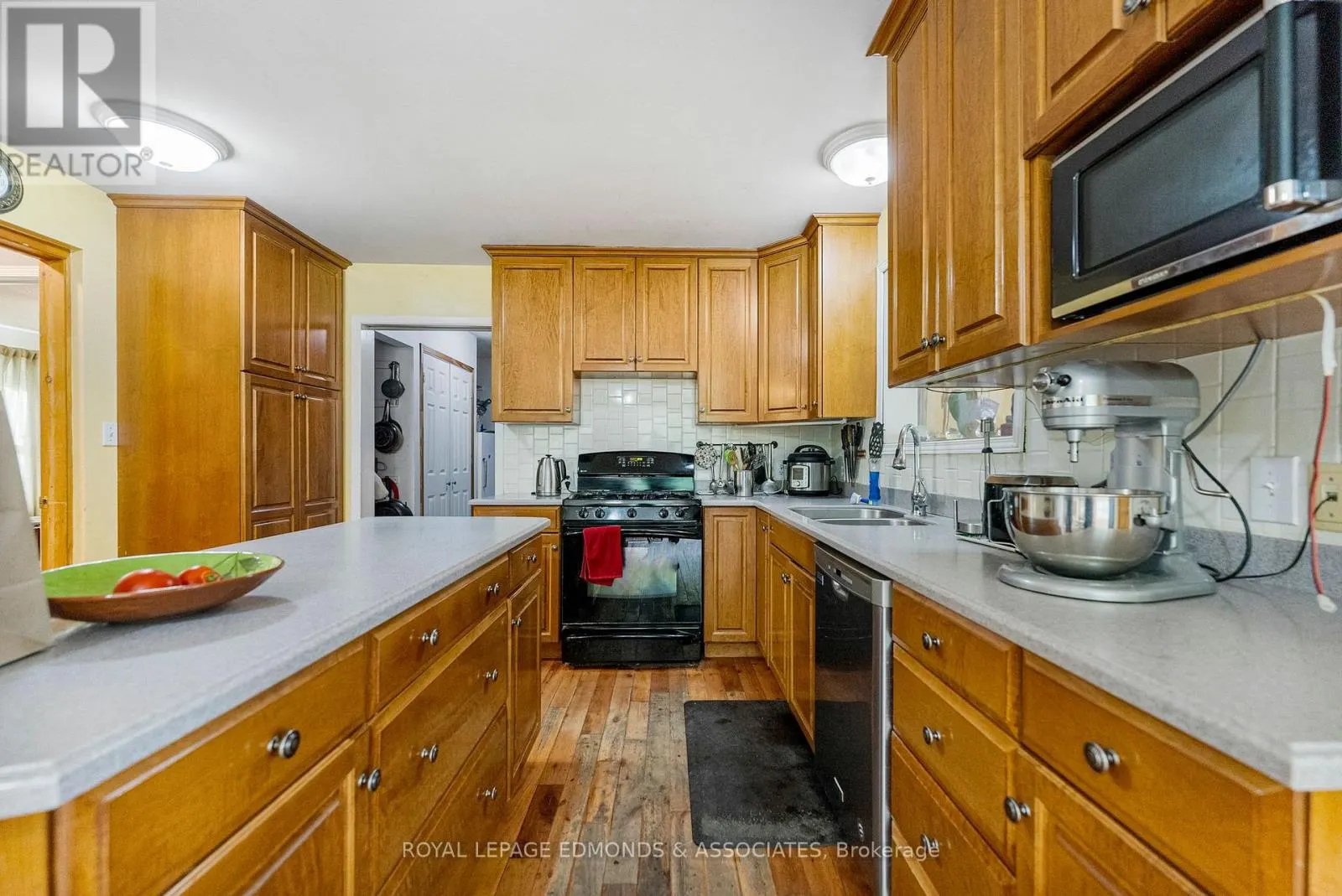1095 MOUNTAINVIEW DRIVE