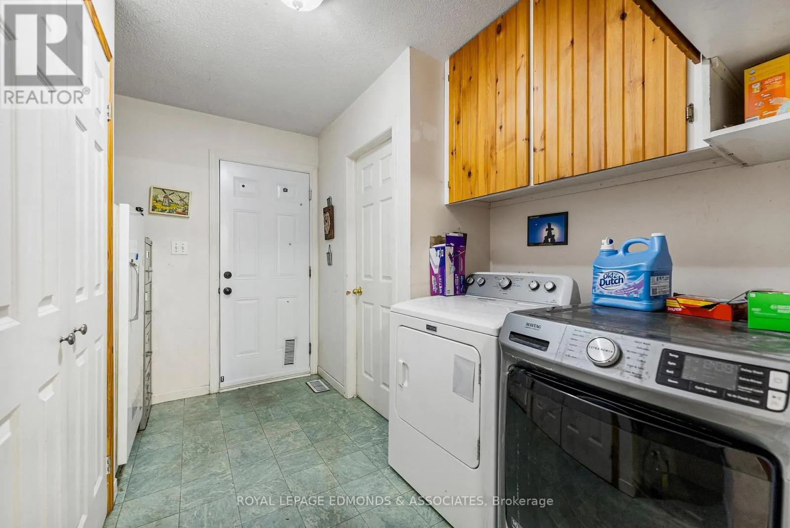 1095 MOUNTAINVIEW DRIVE