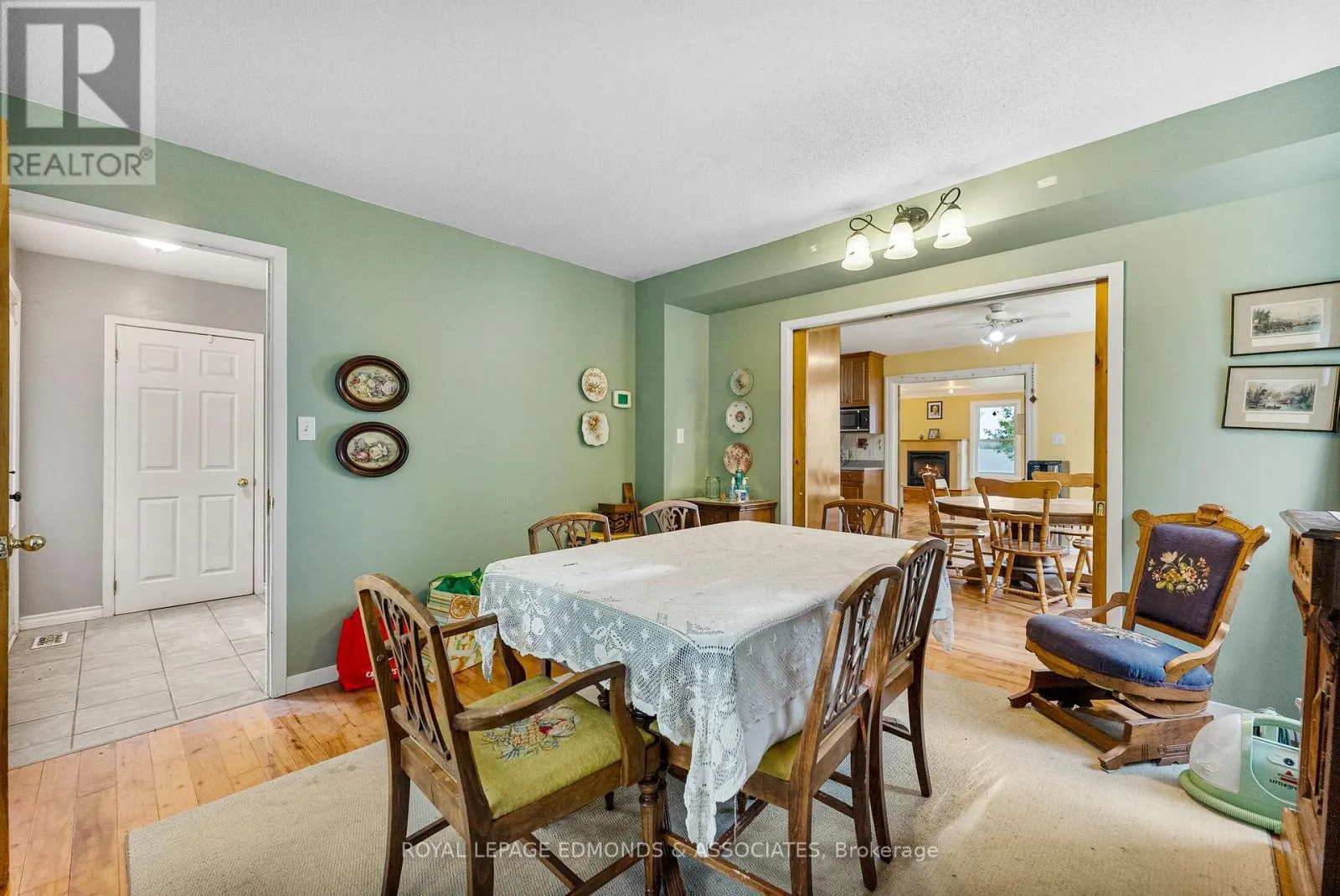 1095 MOUNTAINVIEW DRIVE