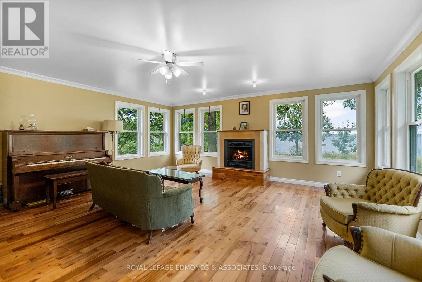1095 MOUNTAINVIEW DRIVE