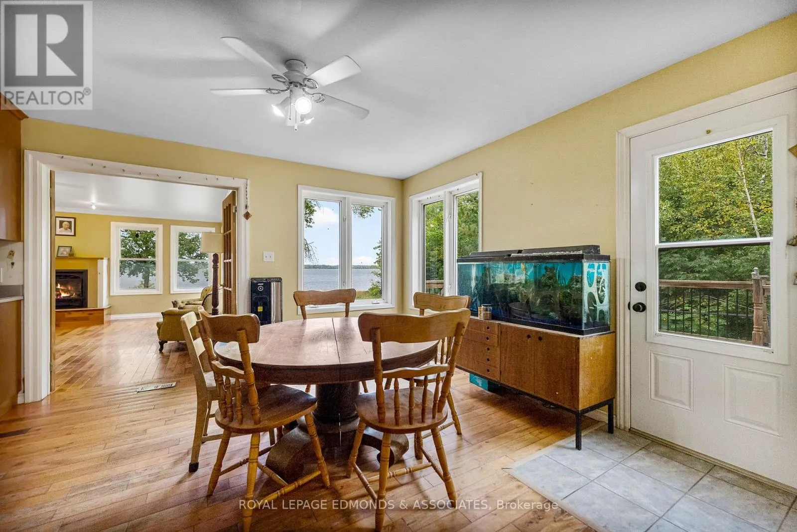 1095 MOUNTAINVIEW DRIVE
