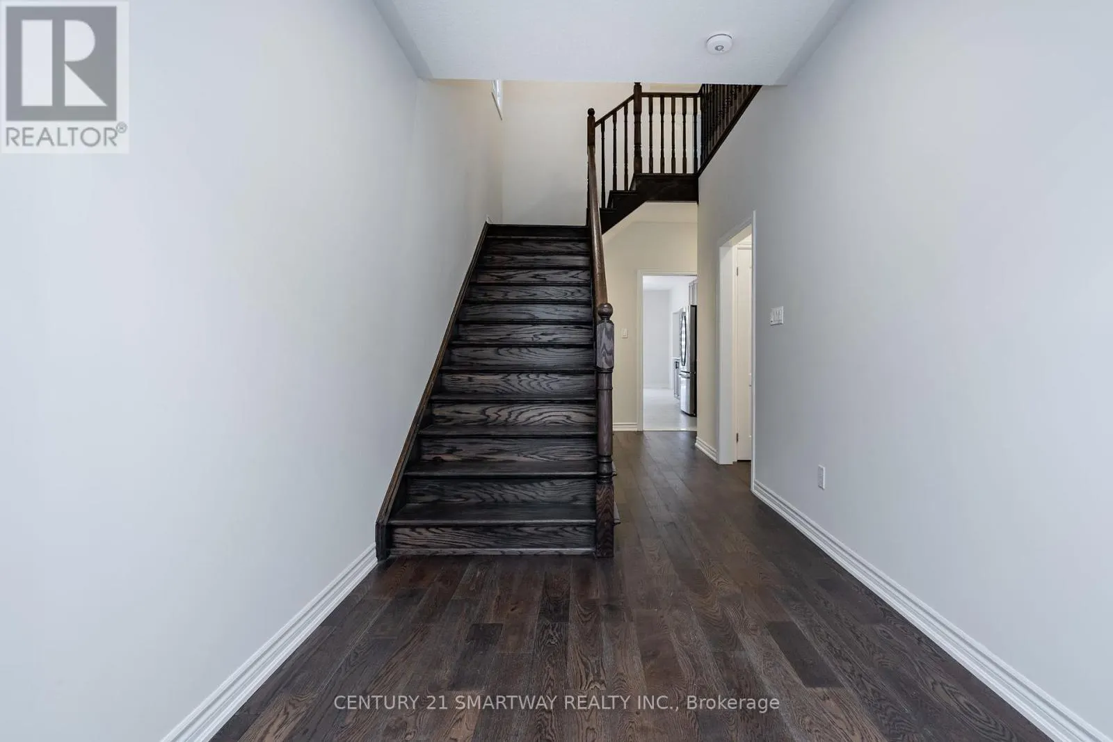 26 HUNTSWORTH AVENUE