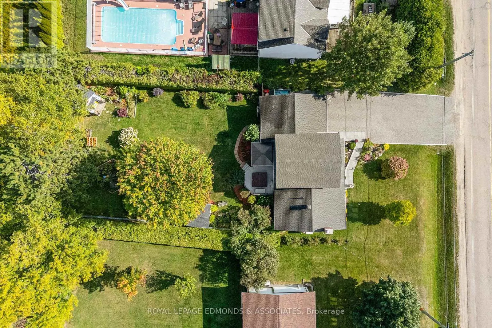 24 ROBINSON LANE