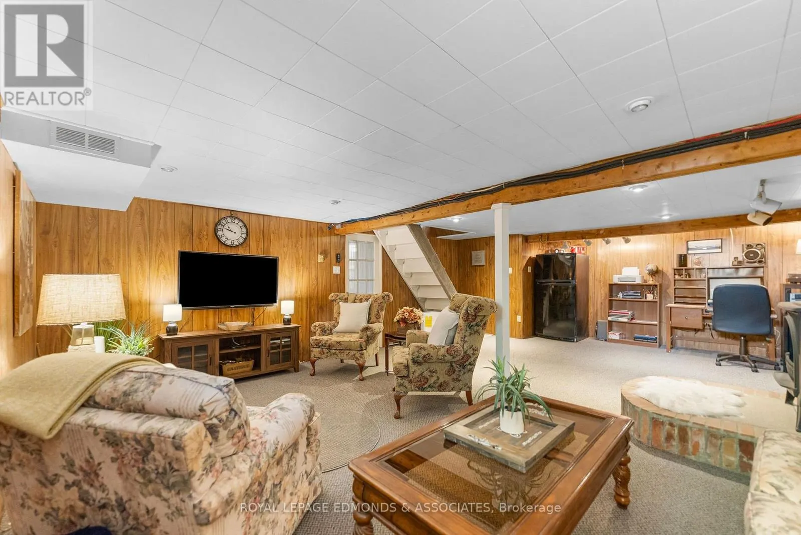 24 ROBINSON LANE