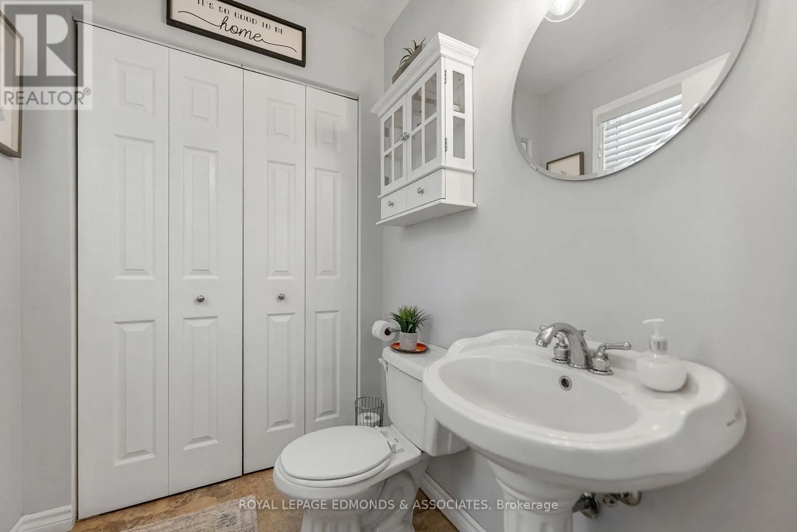 24 ROBINSON LANE