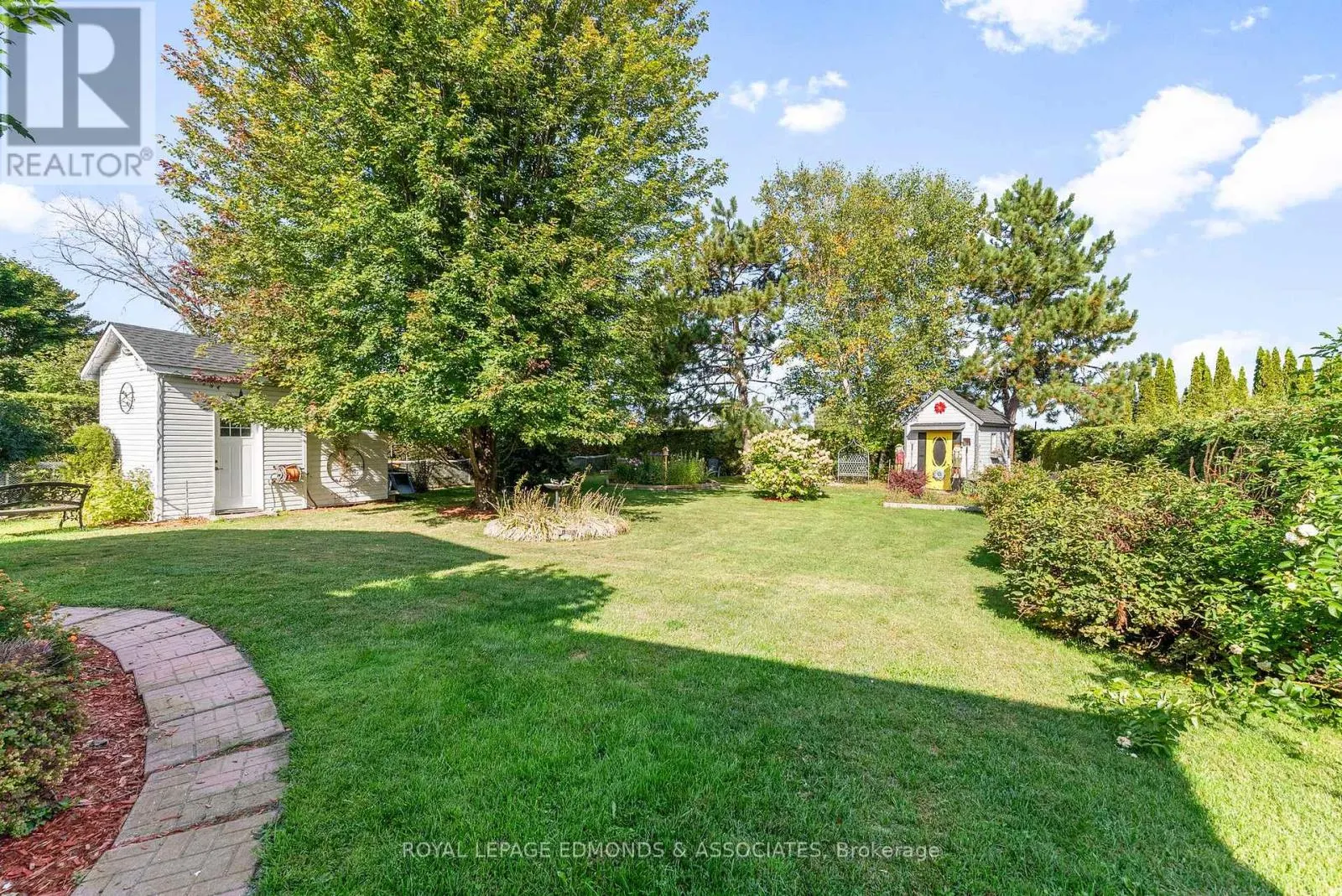 24 ROBINSON LANE