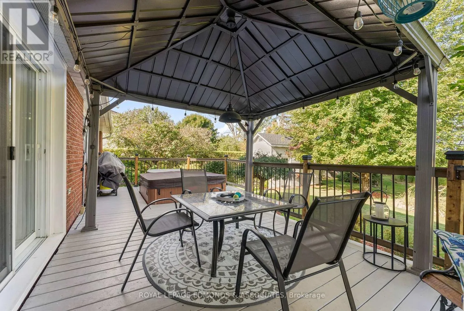 24 ROBINSON LANE