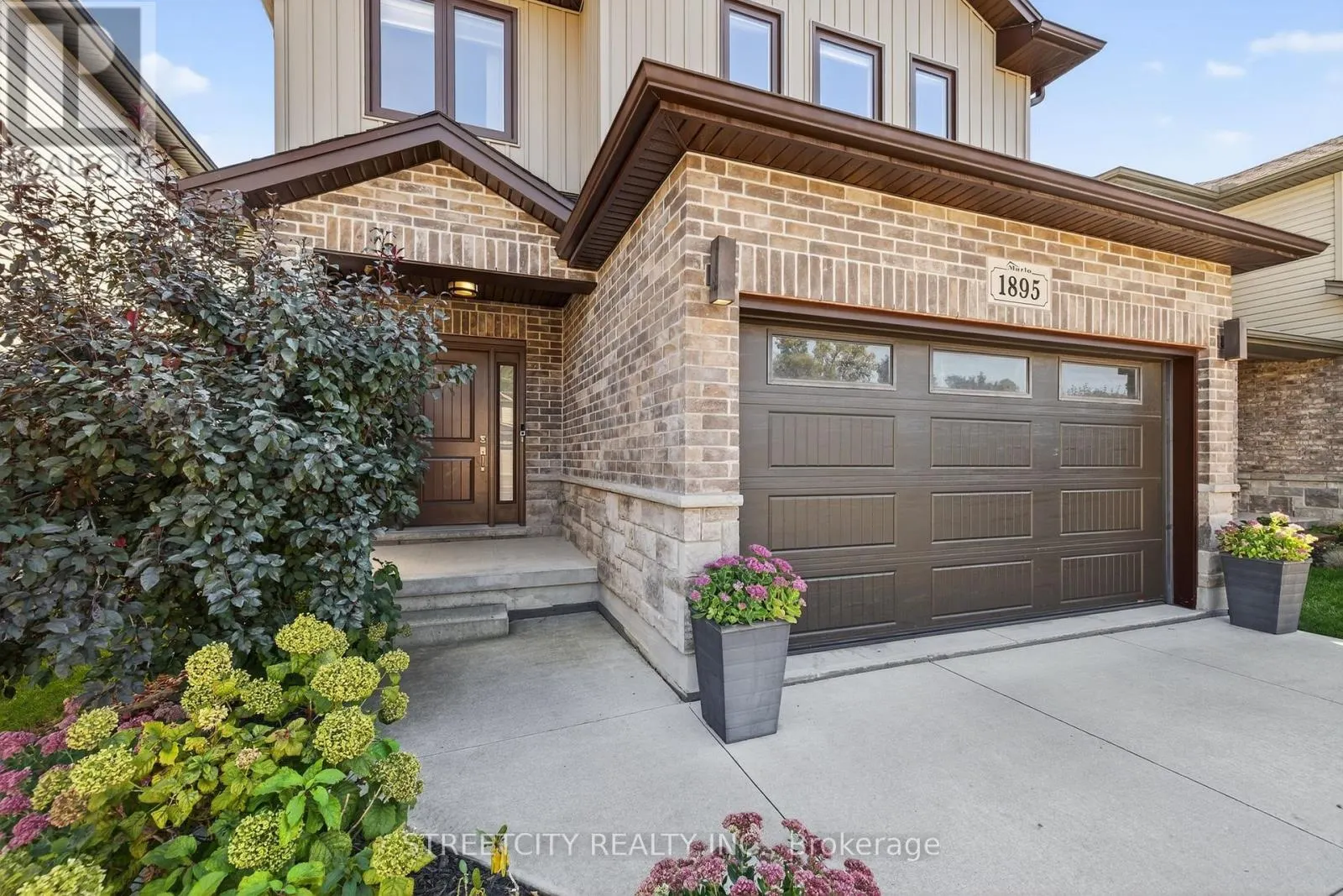 1895 FREDERICK CRESCENT