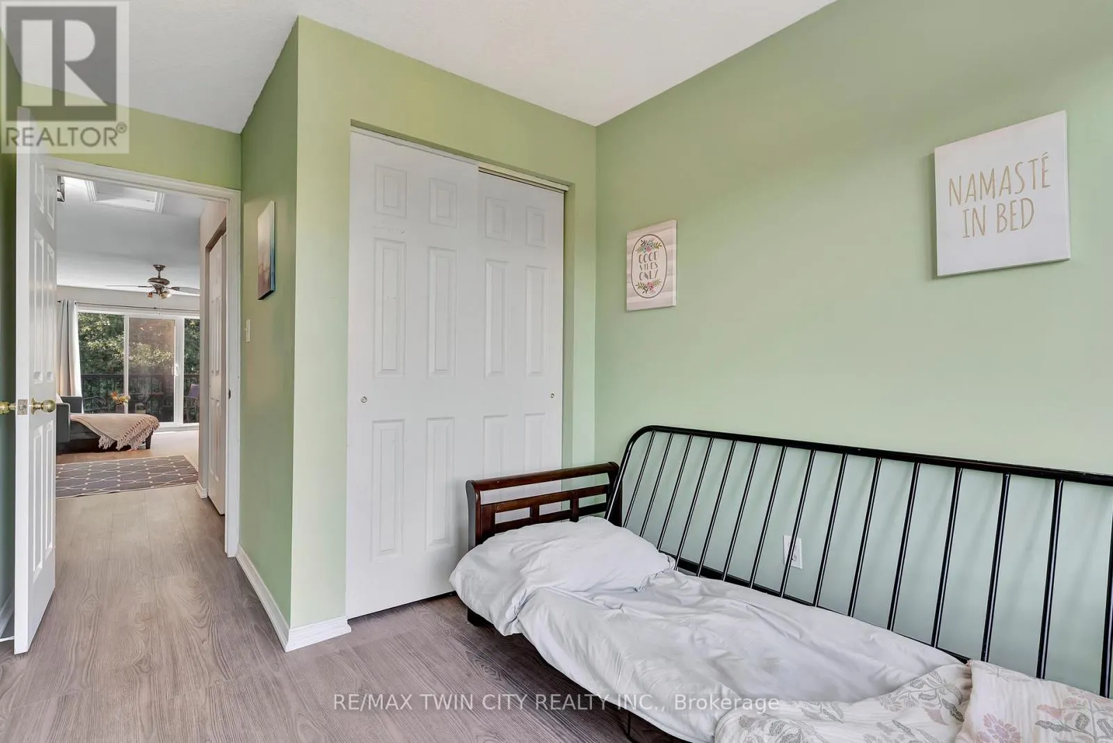 1D - 45 CEDARHILL CRESCENT