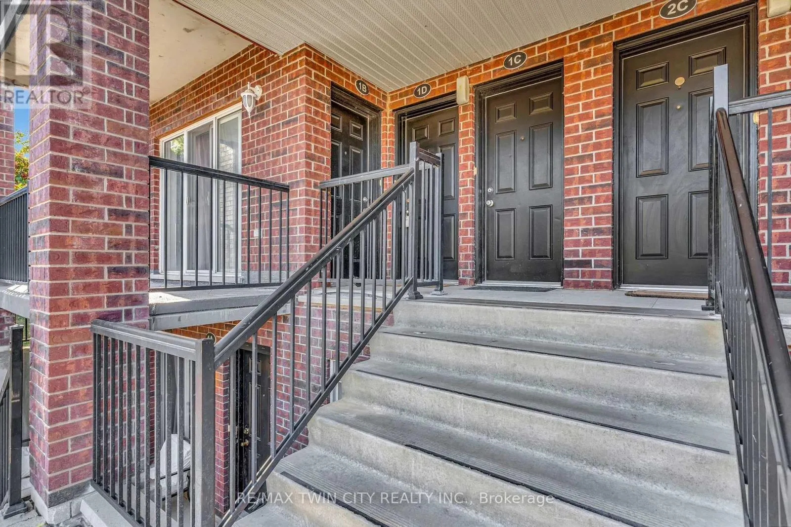 1D - 45 CEDARHILL CRESCENT