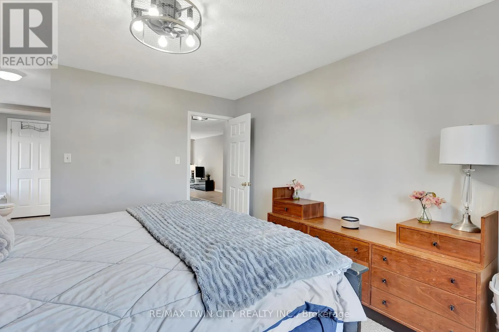 1D - 45 CEDARHILL CRESCENT