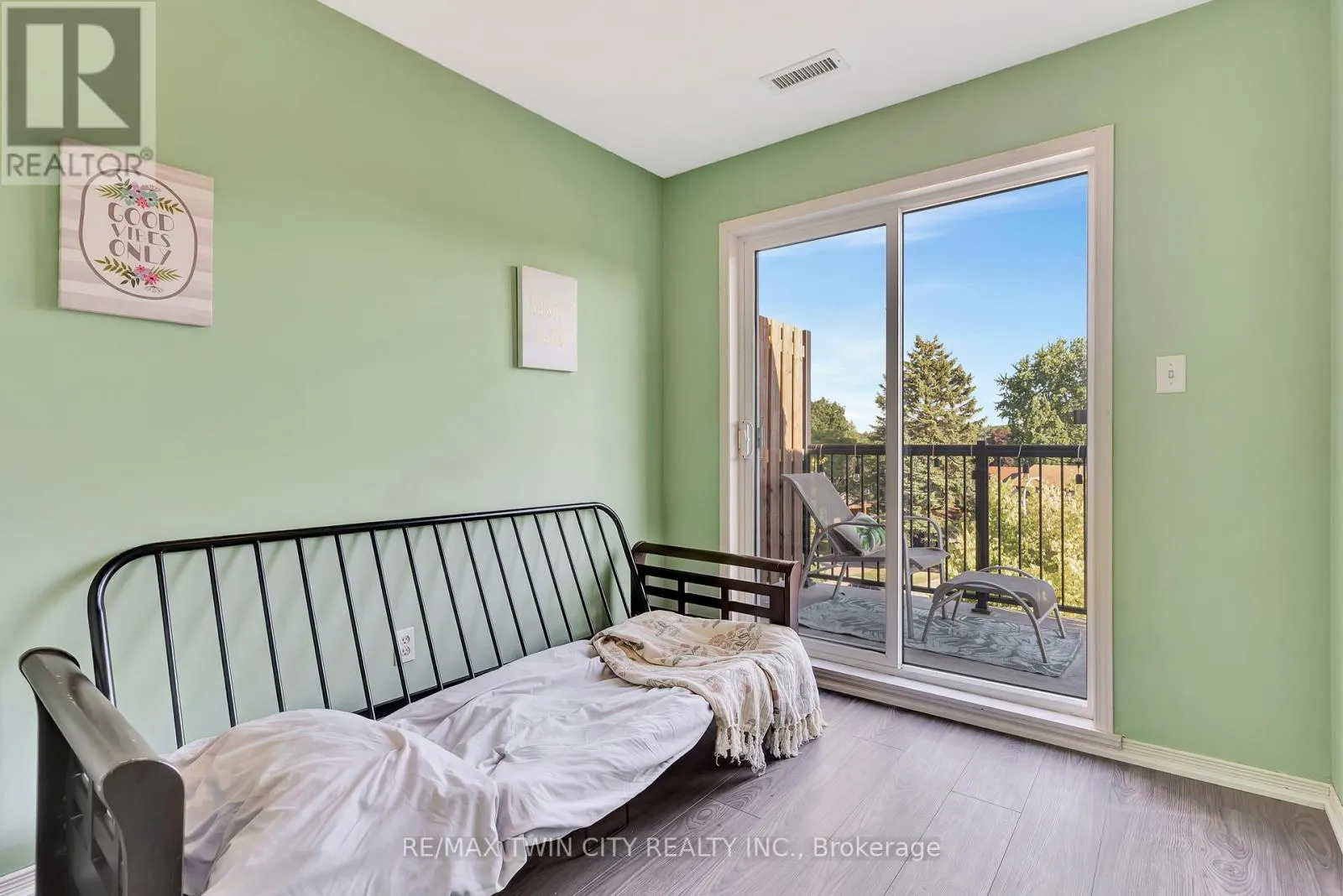 1D - 45 CEDARHILL CRESCENT