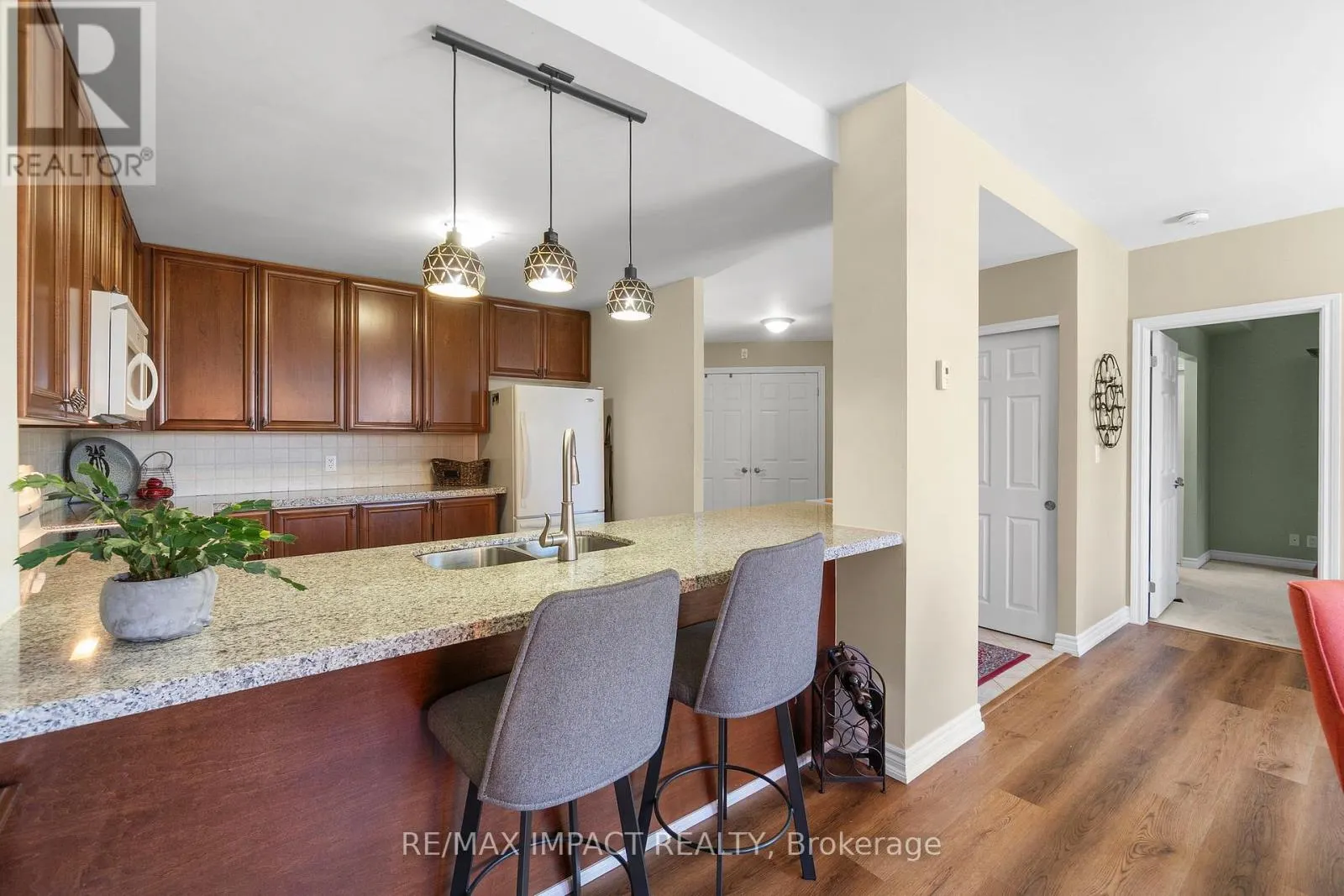 317 - 148 THIRD STREET, #317