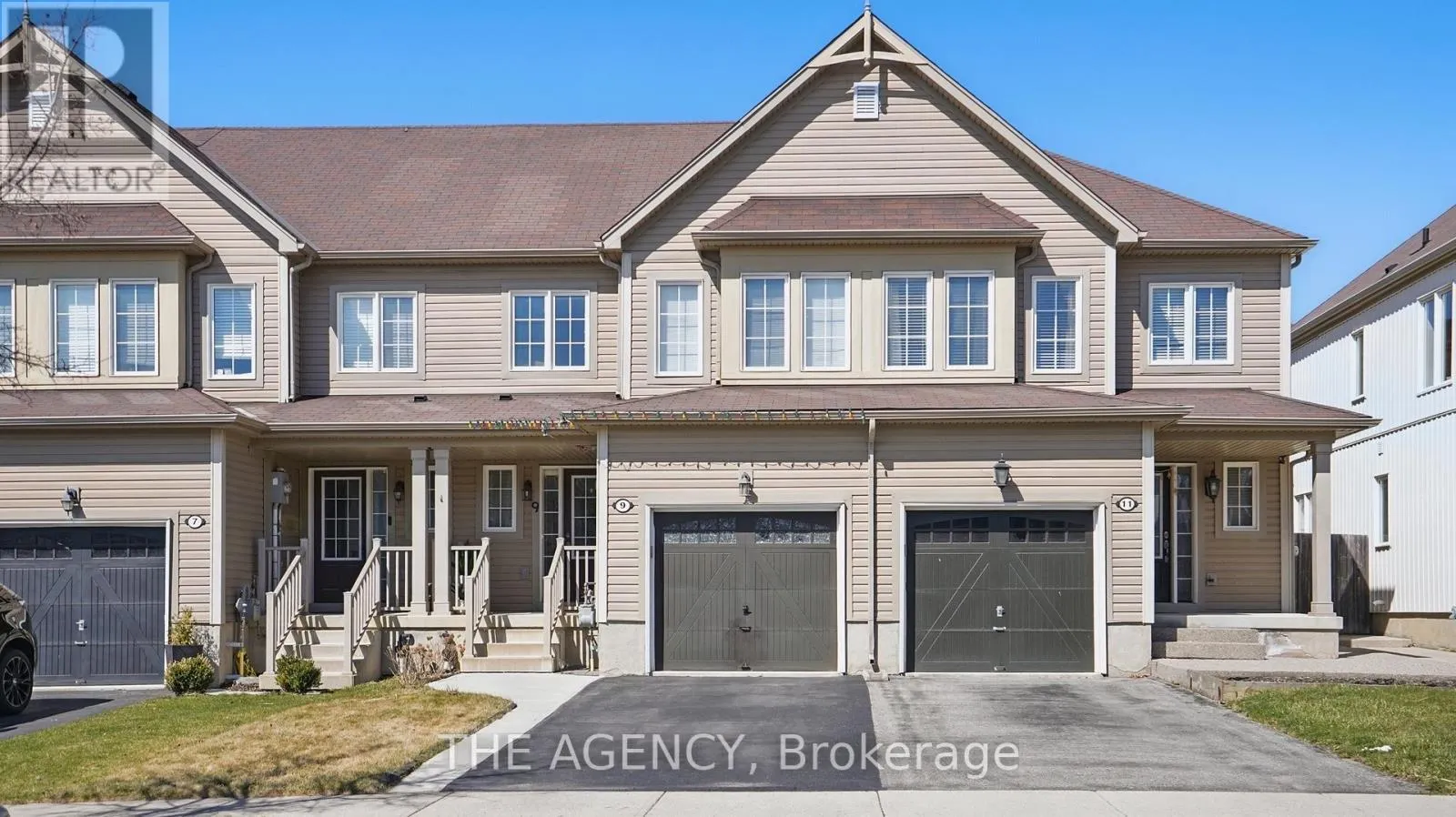 9 LYNCH CRESCENT