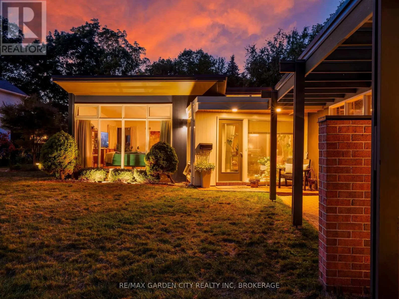46 HENLEY DRIVE