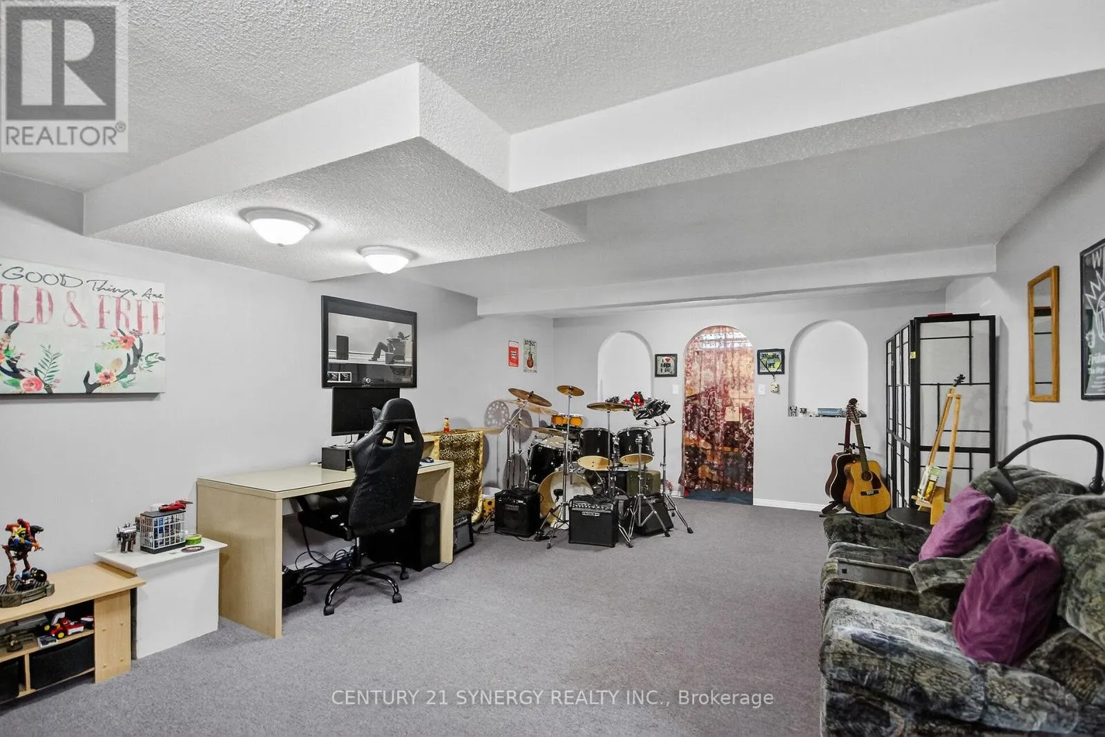 61 FIELDGATE DRIVE