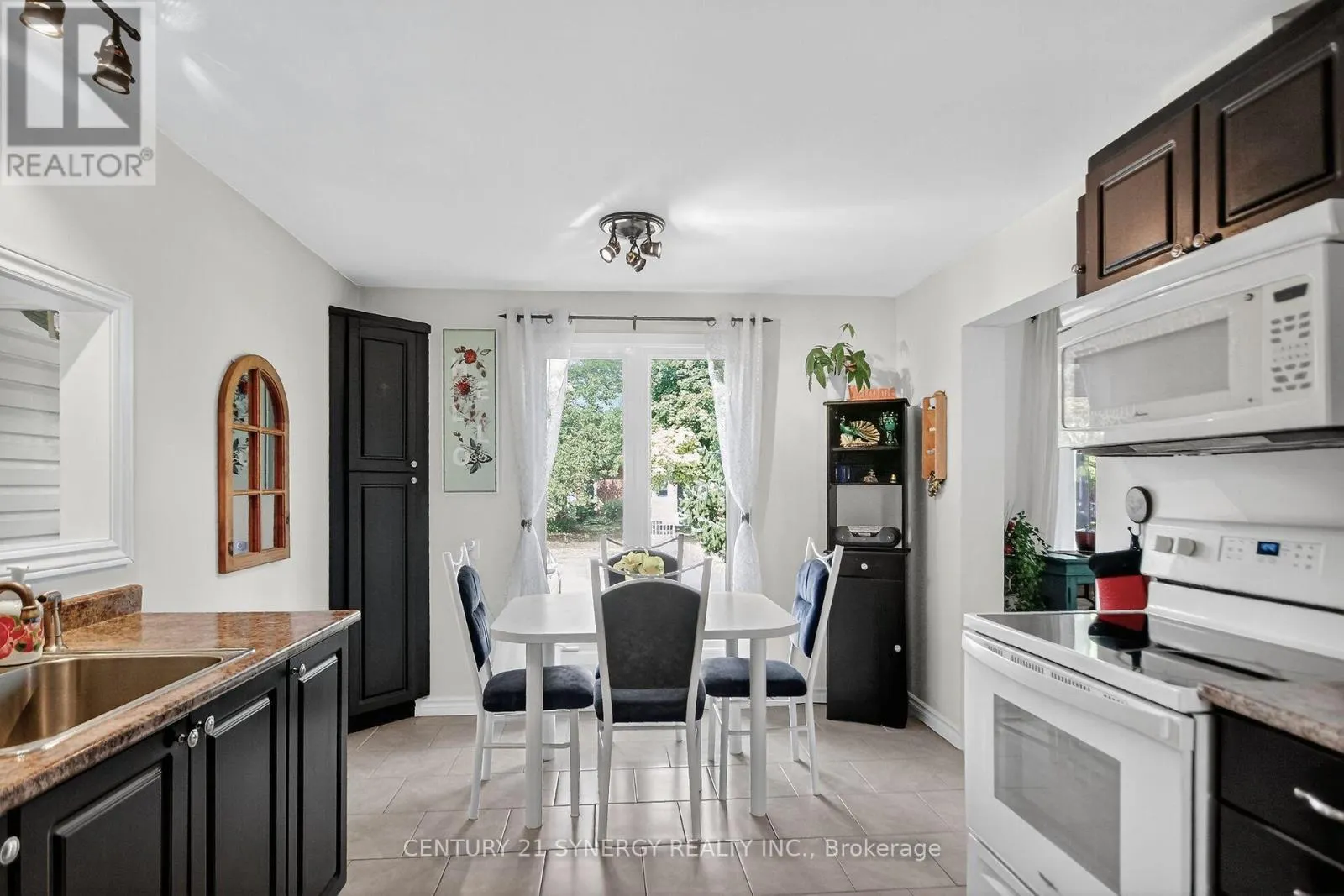 61 FIELDGATE DRIVE