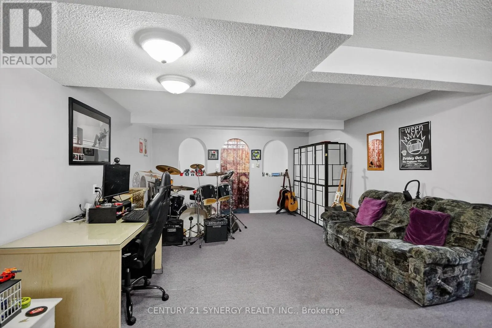 61 FIELDGATE DRIVE