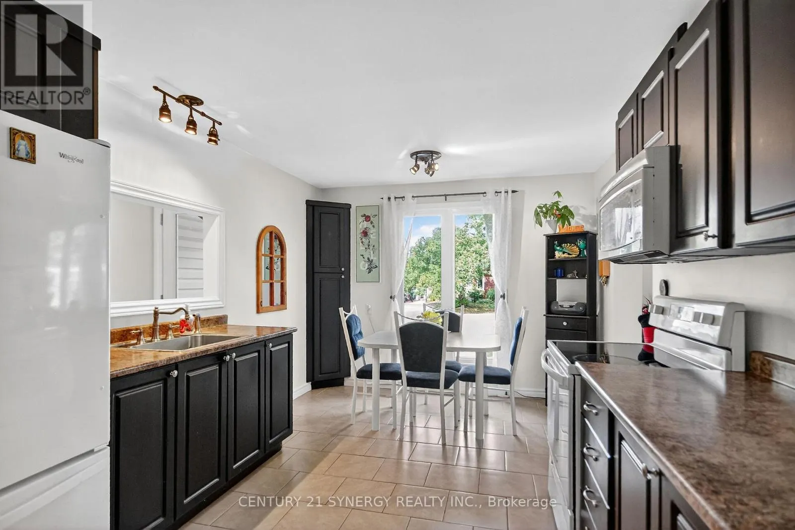 61 FIELDGATE DRIVE