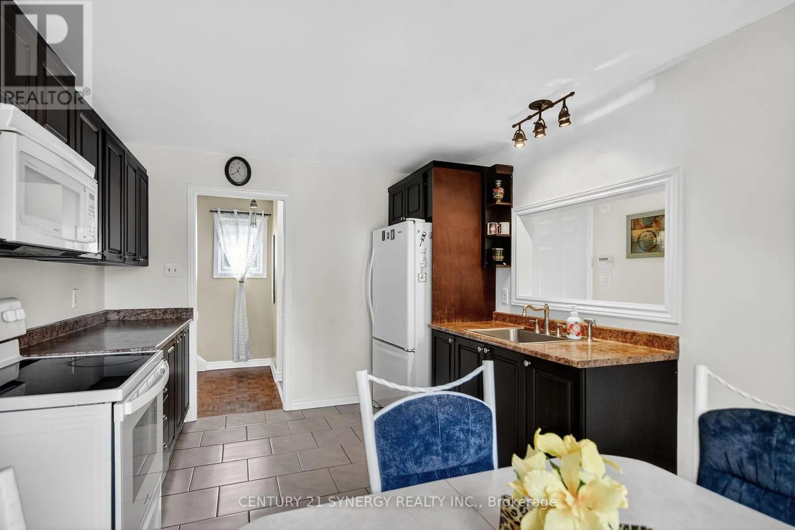 61 FIELDGATE DRIVE