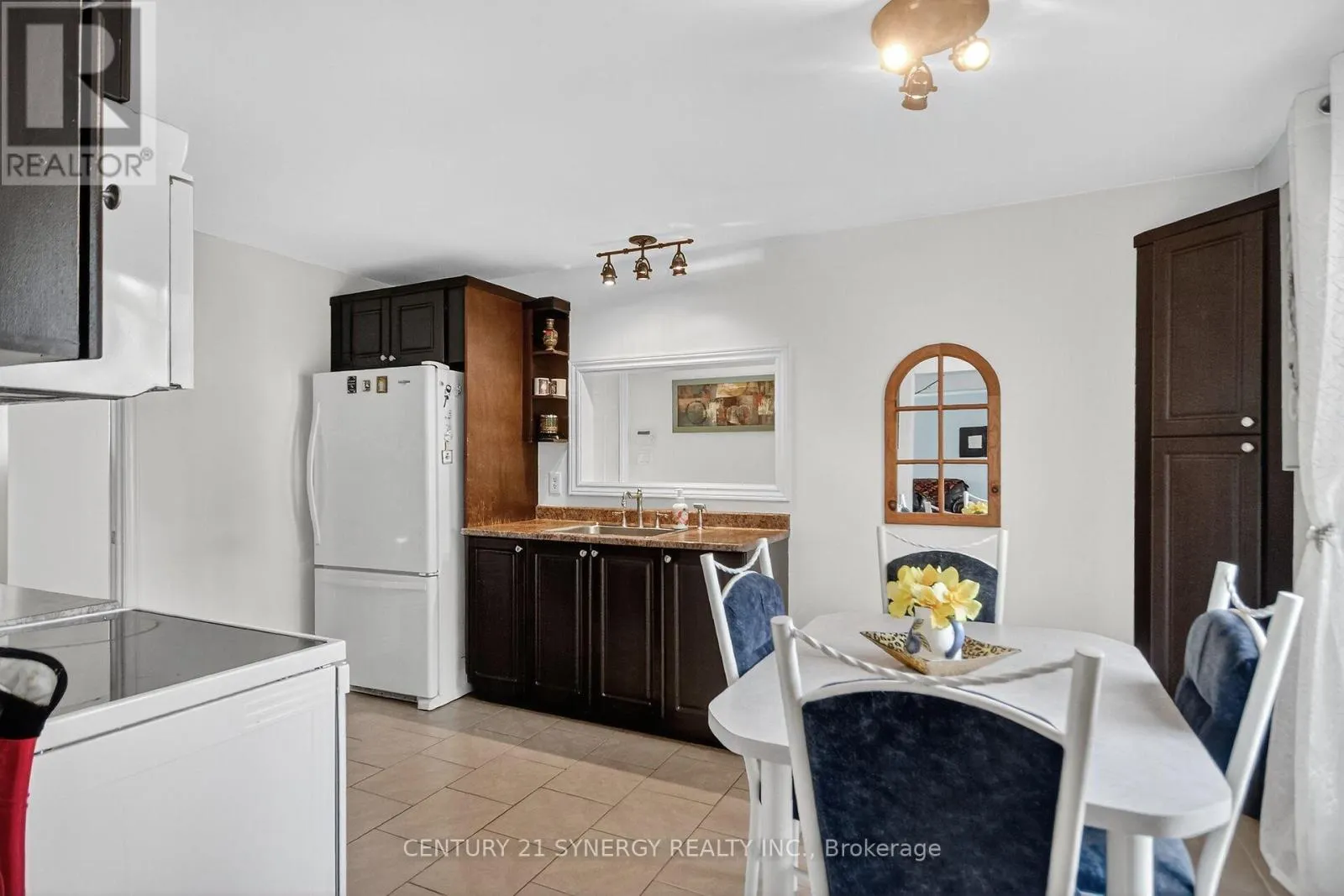 61 FIELDGATE DRIVE