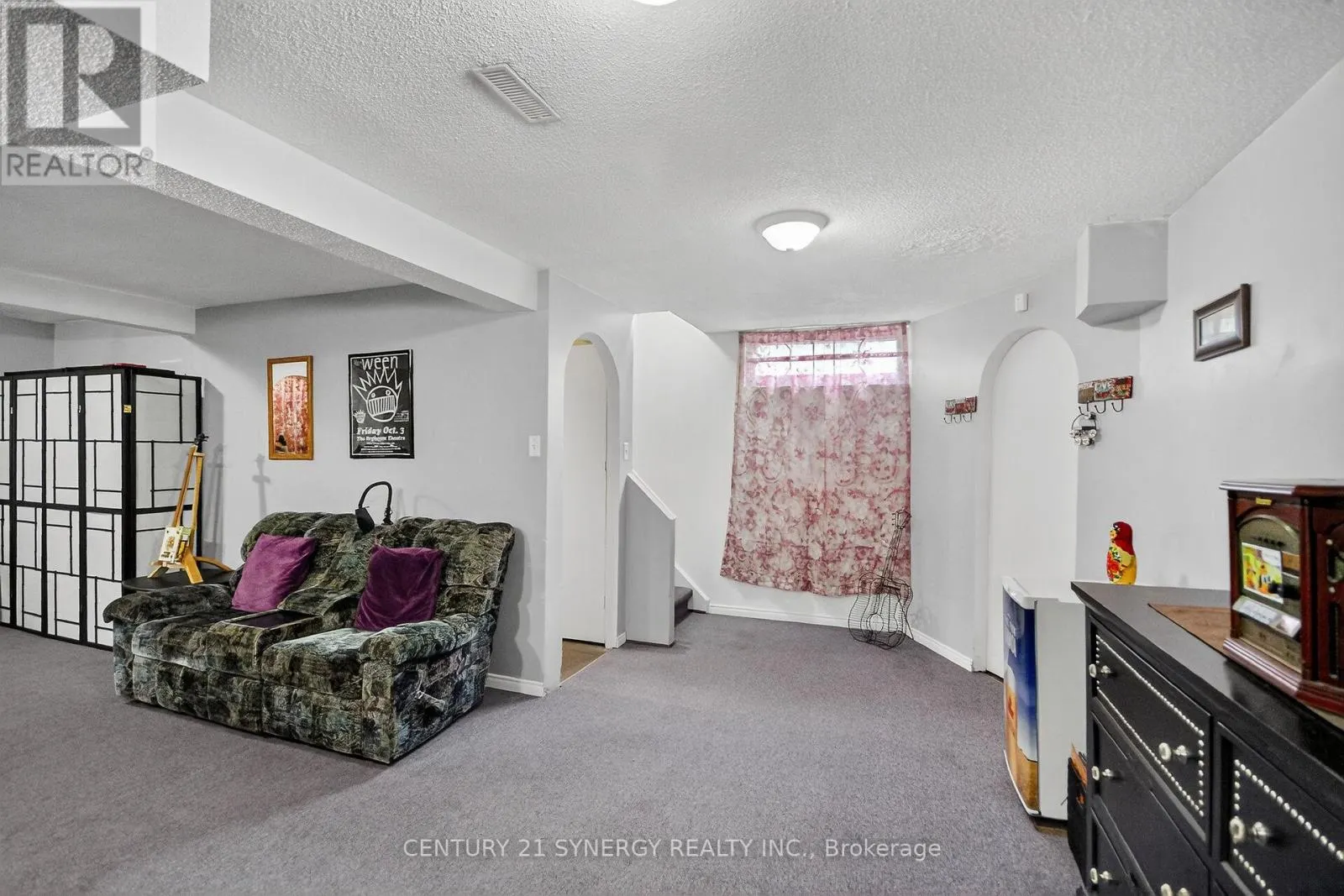 61 FIELDGATE DRIVE