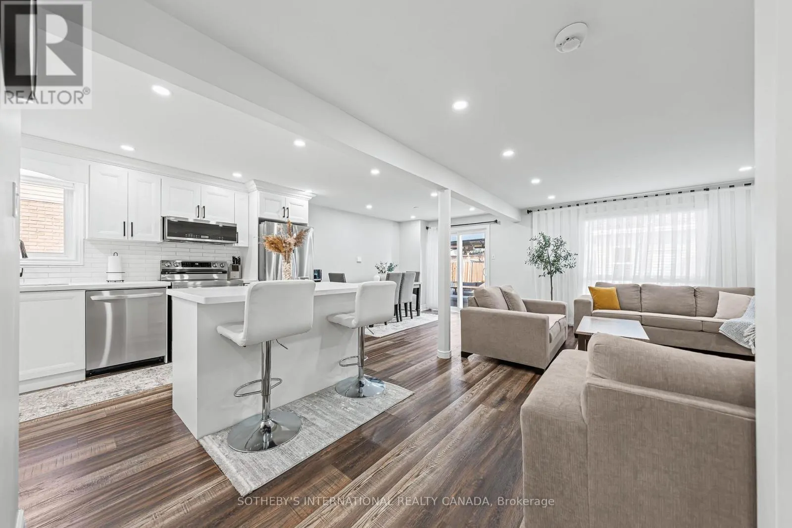 64 GLENBROOK CRESCENT