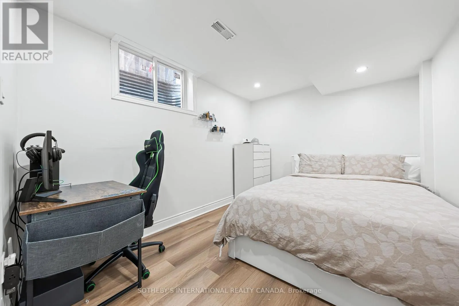 64 GLENBROOK CRESCENT