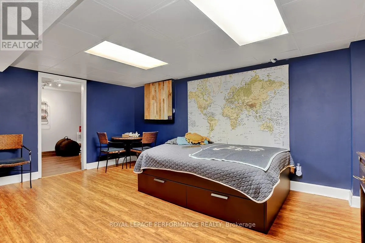 6 SELLERS WAY